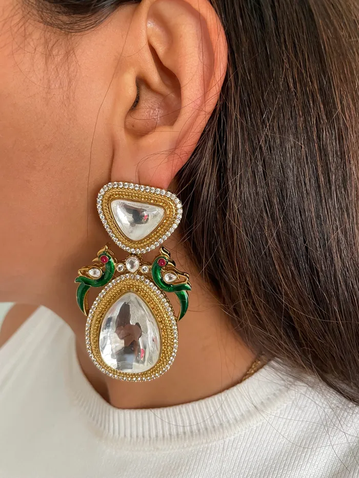 Necklaces PRERTO ECOMMERCE PRIVATE LIMITED 3 Stone Parrot Layered Polki Statement Necklace Set Necklace Earrings Maang Tikka
