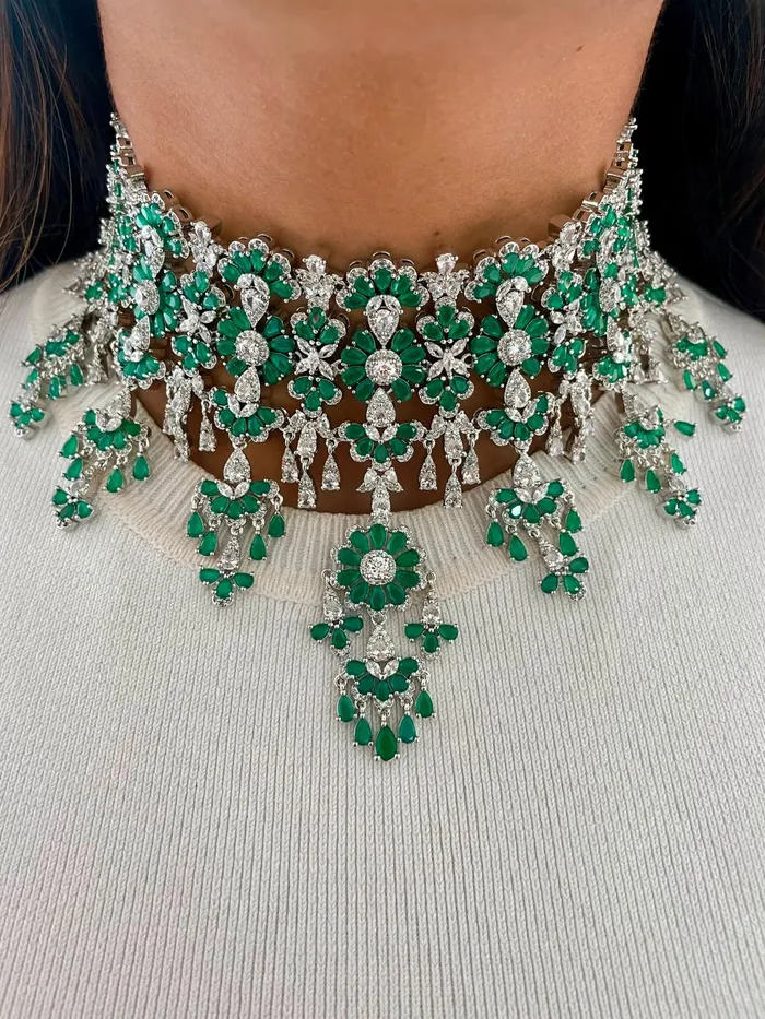 Necklaces PRERTO ECOMMERCE PRIVATE LIMITED Gahri Emerald Diamond Floret Drops Necklace Set Necklace Earrings Mang Tika Necklaces PRERTO ECOMMERCE PRIVATE LIMITED Gahri Emerald Diamond Floret Drops Necklace Set Necklace Earrings Mang Tika