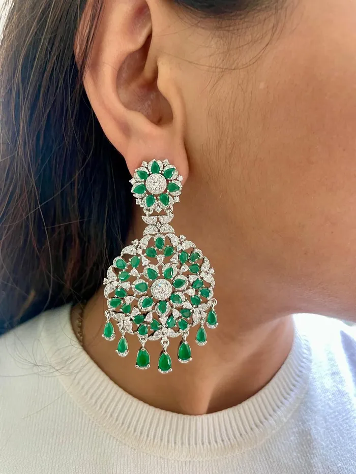 Necklaces PRERTO ECOMMERCE PRIVATE LIMITED Gahri Emerald Diamond Floret Drops Necklace Set Necklace Earrings Mang Tika