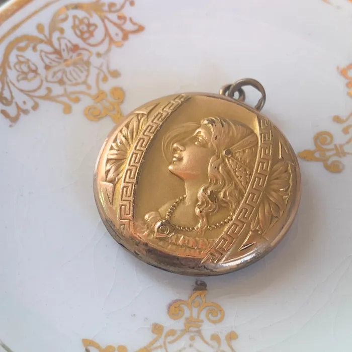 Nouveau Lady Locket Gold Filled Antique Love Vintage Paris PreStyled Sets