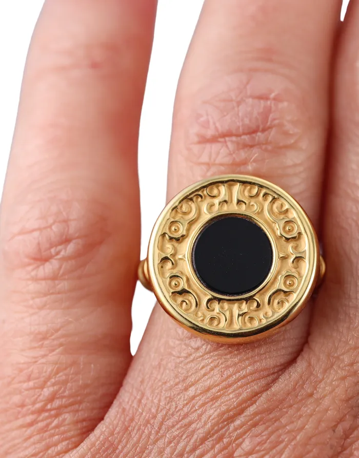 Carrera Y Carrera Rings Carrera y Carrera Musica Black Onyx Gold Ring