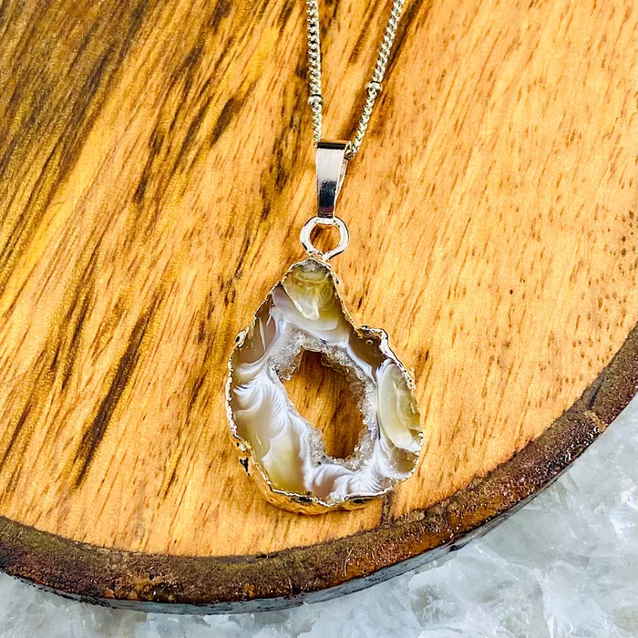 Necklaces Lily Rose Jewelry Inner Peace Druzy Quartz Black Lace Agate Geode Slice Pendant 18 2 White Gold Necklace
