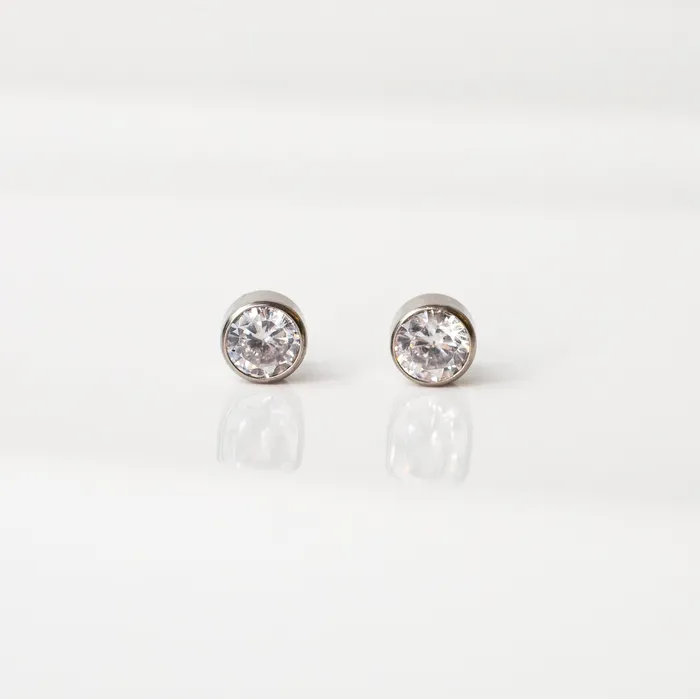 Earrings Grayling Crystal Round Bezel Set Titanium Flat Back Sleeper Earrings