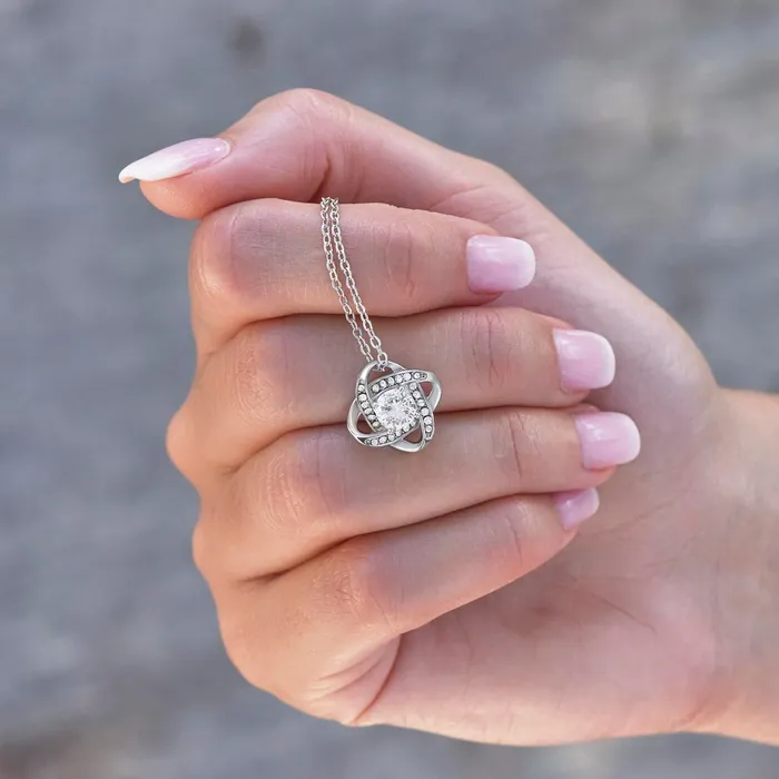 ShineOn Fulfillment Necklaces An Amazing Woman To My Daughter From Mom Mother to Daughter Gift Christmas Gifts Birthday Present Graduation Necklace Valentines Day