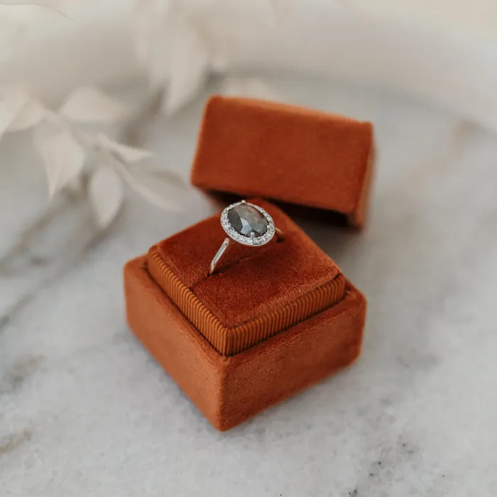 The Soleil 14k Yellow Size 8 Stone PS132 Antelope Ring Box Custom Engraving 0 VENVS Rings The Soleil 14k Yellow Size 8 Stone PS132 Antelope Ring Box Custom Engraving 0 VENVS Rings